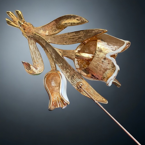 Ari D. Norman White Tulip Brooch - Picture 8 of 11